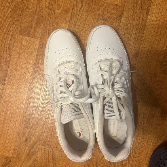 Classic Reeboks - Picture 4 of 4